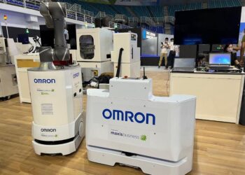 Maxis dan Omron mempamerkan robot mudah alih autonomi yang dikuasakan oleh rangkaian Maxis Business di SEMICON SEA 2022.