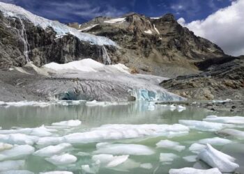 SAINTIS dari Panel Antara Kerajaan mengenai Perubahan Iklim bertemu di Switzerland di mana glasier sedang mencair dan berisiko menenggelamkan beberapa bandar di dunia. -AGENSI