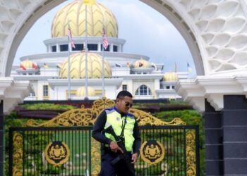 Lima wakil GPS turut tiba ke Istana Negara hari ini.