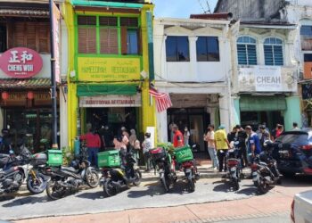 PENGUSAHA restoran nasi kandar di Pulau Pinang mendesak kerajaan menyegerakan kebenaran membawa masuk pekerja asing bagi melancarkan operasi perniagaan mereka yang terjejas ekoran kekurangan pekerja.