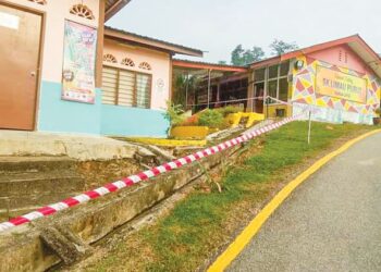 SEBAHAGIAN bangunan lama yang perlu dibina baharu untuk keselesaan murid belajar di Sekolah Kebangsaan (SK) Limau Purut di Lipis, Pahang. - FACEBOOK SK LIMAU PURUT LIPIS