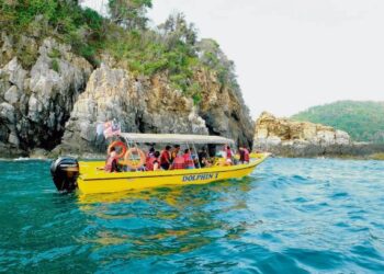 Industri pelancong kembali aktif setelah sempadan dibuka semula. - GAMBAR HIASAN