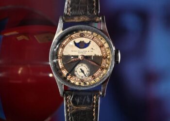 JAM tangan Patek Philippe Reference 96 Quantieme Lune yang pernah dimiliki oleh maharaja Aisin-Gioro Puyi dipamerkan pada acara lelongan di Hong Kong. - AFP