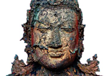 PATUNG Buddha besar bertatahkan batu permata dari
abad kelapan yang bernilai jutaan pound ditemukan. –
WRECKWATCH MAGAZINE