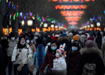 KIRA-kira 664 juta perjalanan dilakukan di seluruh China semasa tempoh perayaan Tahun Baharu Cina. -AFP