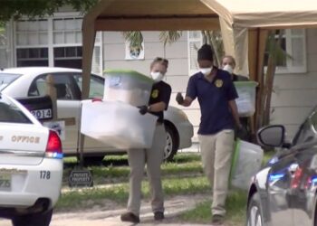 BEBERAPA barang bukti dirampas dalam serbuan di rumah Jonanthan di Florida, Amerika Syarikat. - AGENSI