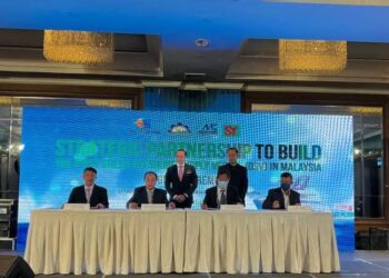 MAJLIS menandatangani kerjasama antara syarikat Malaysia dan Singapura untuk membina kapal bekalan luar pesisir hijau pertama di negara ini.