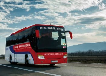 ADVENTURES Overland menawarkan perkhidmatan mengembara menaiki bas dari New Delhi ke London dalam tempoh 70 hari. - AGENSI