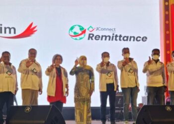 MAJLIS perasmian kerjasama antarabangsa pertama Bank Jatim bersama Merchantrade disaksikan oleh Gabenor Jawa Timur, Khofifah Indar Parawansa (enam dari kanan) di Surabaya, Indonesia.