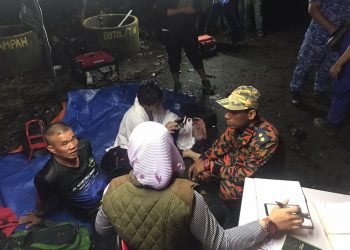 DUA daripada enam pendaki sesat diselamatkan anggota bomba di Gunung Liang, Tanjung Malim, Perak.