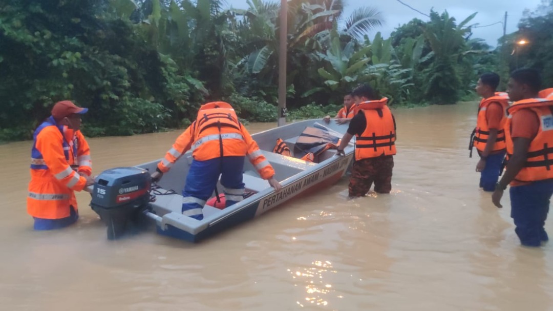 Banjir kilat di tiga buah daerah di NS, lapan PPS baharu dibuka 