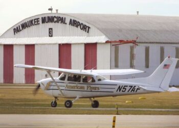 LEBIH 45,000 buah pesawat Cessna 172 dihasilkan setakat ini. – TIM BOYLE