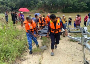 MAYAT mangsa yang telah ditemui kira-kira 30 meter jarak hilang pada jam 11.26 pagi Khamis.