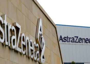 UNITED KINGDOM meluluskan penggunaan vaksin Oxford-AstraZeneca bagi mencegah penularan Covid-19. - AFP 