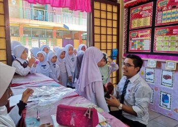 CIKGU Fadli terkenal sebagai guru cemerlang dan prihatin terhadap anak-anak muridnya.