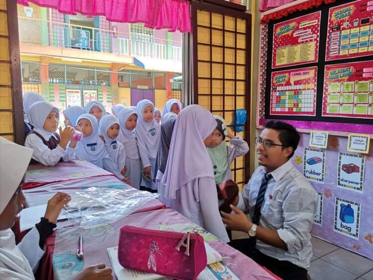 Cikgu Fadli Live Malam Ini, Warganet Mohon Menteri Pendidikan Sertai