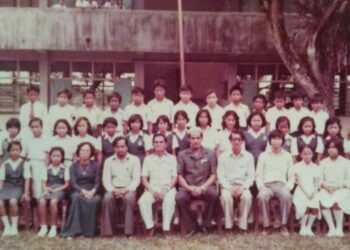 Gambar kenangan semasa menuntut di kelas 6A, Sekolah Kebangsaan Alur Lintah, Jerteh, Terengganu.