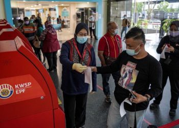 BANYAK pencarum Kumpulan Wang Simpanan Pekerja (KWSP) tidak berpuas hati kerana dikenakan pelbagai syarat untuk mengeluarkan caruman menerusi i-Sinar. – GAMBAR HIASAN