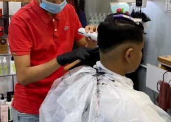 Sejauh mana garis panduan gaya potongan rambut pelajar yang ditetapkan dipatuhi?