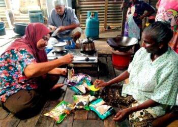 KEBANYAKAN pesara kerajaan masih mempunyai tanggungan keluarga dan anak yang bersekolah.