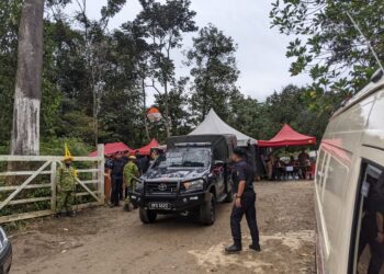 OPERASI menyelamat diteruskan pada hari keempat bagi mencari sembilan lagi mangsa tanah runtuh di Father's Organic Farm (FOF), di Jalan Batang Kali - Genting Highlands di Hulu Selangor. UTUSAN/MOHAMAD HAFIZI MOHD SAID.