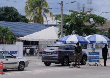 BALAI Polis Lukut, Port Dickson ditutup sementara selama seminggu selepas terdapat pengesanan penularan kes Covid-19 dalam kalangan anggota polis yang bertugas.-UTUSAN/MOHD. SHAHJEHAN MAAMIN.