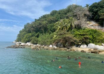 PULAU Undan, Melaka tidak berdepan ancaman monsun timur laut yang menyebabkan ketidaktentuan cuaca dan laut bergelora. - UTUSAN/DIYANATUL ATIQAH ZAKARYA