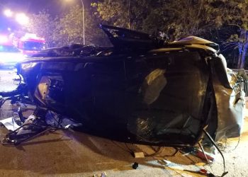 KEADAAN kenderaan pelbagai guna jenis Toyota Vellfire yang remuk teruk selepas terbabas dan merempuh pembahagi jalan di Lebuhraya Utara Selatan (PLUS) Sungai Bakap, Pulau Pinang awal pagi tadi yang menyebabkan tiga maut manakala tiga lagi cedera.