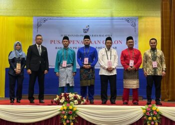 PARLIMEN Kangar menyaksikan pertembungan lima penjuru membabitkan calon BN, PN, PH, Warisan dan GTA menerusi pengumuman di Pusat Penamaan Calon Dewan Warisan, Kangar, Perlis hari ini. -UTUSAN/ASYRAF MUHAMMAD