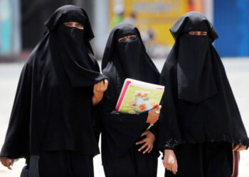 Sri Lanka tidak mahu 'terburu-buru' melaksanakan langkah pengharaman pemakaian burqa dan penutupan lebih 1,000 sekolah pondok. - AFP