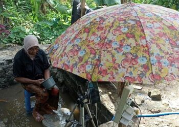 LOKASI pembikinan kandungan mandi lumpur secara langsung menerusi TikTok. -AGENSI