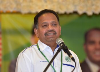 SA Vickneswaran berucap merasmikan Konvensyen Perwakilan MIC Perak Ke-76 di Ipoh hari ini. - UTUSAN/ZULFACHRI ZULKIFLI