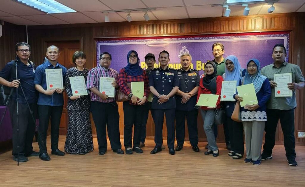 79 Warga Polis Terengganu Dikena Tatatertib - Utusan Malaysia