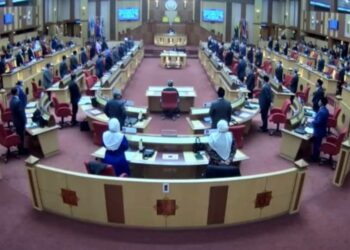 KESEMUA ADUN  daripada barisan kerajaan dan pembangkang menyokong usul percaya terhadap Saarani Mohamad dalam Sidang DUN Perak di Ipoh, semalam..