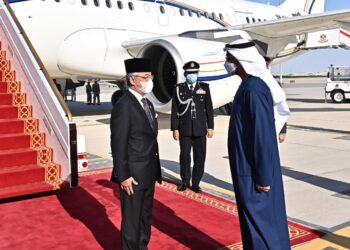 AL-Sultan Abdullah Ri’ayatuddin Al-Mustafa Billah Shah disambut Sheikh Mohamed Zayed Al Nahyan.
di Lapangan Terbang Antarabangsa Abu Dhabi hari ini.