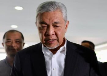 AHMAD Zahid Hamidi didakwa berhadapan dengan pertuduhan terpilih di Mahkamah Tinggi ketika hujahan akhir peringkat pendakwaan di Kompleks Mahkamah Sultan Salahuddin Abdul Aziz Shah di Shah Alam, Selangor, hari ini.