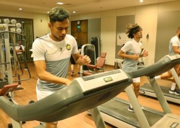 AIDIL Zafuan menjalani latihan di gimnasium bersama skuad Harimau Malaya di Dubai semalam.