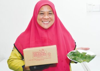 JUNAINI Jamari berbangga perusahaan pepes di bawah syarikat EJ Frozen Food Expert digemari ramai.