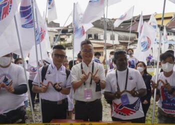 LAI Wai Chong ketika hadir bersama penyokong pada Majlis Penaman Calon PRU15 bagi Parlimen Ampang, baru-baru ini. – FOTO/SHIDDIEQIIN ZON