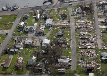 KEADAAN di Golden Meadow, Louisiana selepas dibadai Taufan Ida. - AFP