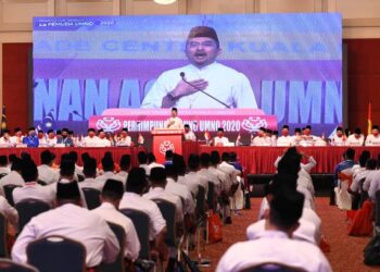 ASYRAF Wajdi Dusuki berucap pada Perhimpunan Agung Pemuda UMNO 2020 di PWTC, Kuala Lumpur, hari ini. - IHSAN UMNO