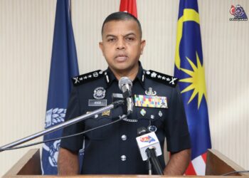 AYOB Khan Mydin Pitchay ketika menyampaikan Laporan Prestasi Tahun 2020 dan Amanat Ketua Polis Johor di Ibu Pejabat Polis Kontinjen (IPK) Johor. -FB POLIS JOHOR