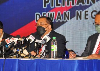 ABDUL Ghani Salleh pada sidang akhbar di Johor Bahru semalam.-UTUSAN/RAJA JAAFAR ALI