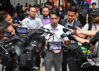 ADAM ADLI bercakap dengan media selepas merasmikan Kejohanan Bola Keranjang Cabaran Street Style Gatorade 3x3 di Kuala Lumpur, semalam.-IHSAN KBS