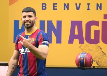 SERGIO Augero diperkenalkan sebagai pemain baharu Barcelona hari ini.