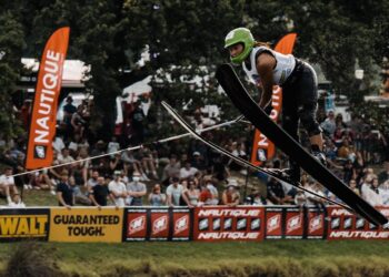 AALIYAH Yoong Hanifah merangkul penamat podium peringkat dunia pertamanya dalam kategori terbuka dengan meraih satu emas dan satu gangsa pada kejohanan Moomba Masters 2022 di Melbourne semalam. - IHSAN FB HANIFAH YOONG