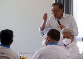 ANWAR Ibrahim ketika menghadiri mesyuarat MPN PKR Pulau Pinang di Kepala Batas, Pulau Pinang, hari ini.