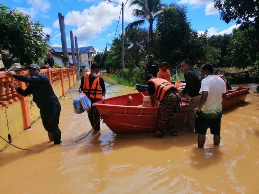 Banjir Pahang hampiri angka 20,000 mangsa  Utusan Malaysia