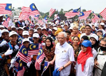 ISMAIL Sabri Yaakob menghadiri Perhimpunan Semangat Patriotik Pelajar IPT di Universiti Pertahanan Nasional Malaysia Sungai Besi, Kuala Lumpur, semalam. - IHSAN PEJABAT PERDANA MENTERI