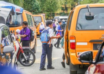 Ramai ibu bapa mengeluh dengan kenaikan tambang bas sekolah bagi sesi baharu Ahad dan Isnin ini.